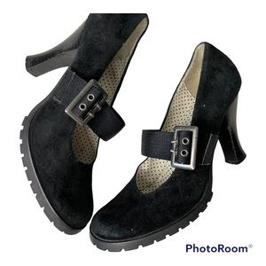 STEVE MADDEN Women's Peachy Black Suede Buckle Strap Pump Heel Size 7.5